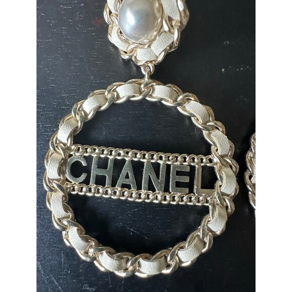 Chanel Black Leather Chain Detail Gold Tone Hoop Earrings - Picture 7 of 12